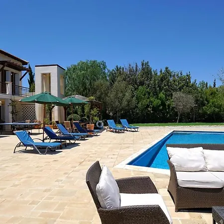 4 Bedroom Andromeda With Private Infinity Pool, Aphrodite Hills Kouklia