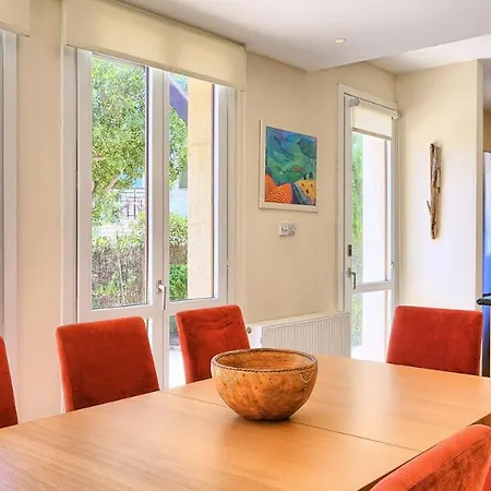 4 Bedroom Andromeda With Private Infinity Pool, Aphrodite Hills Villa *
