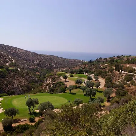 4 Bedroom Andromeda With Private Infinity Pool, Aphrodite Hills * קוקליה