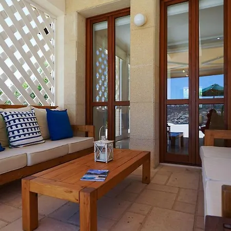 4 Bedroom Andromeda With Private Infinity Pool, Aphrodite Hills וילה קוקליה