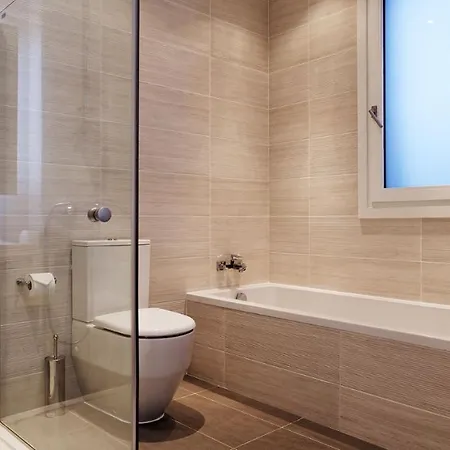 4 Bedroom Andromeda With Private Infinity Pool, Aphrodite Hills וילה קוקליה