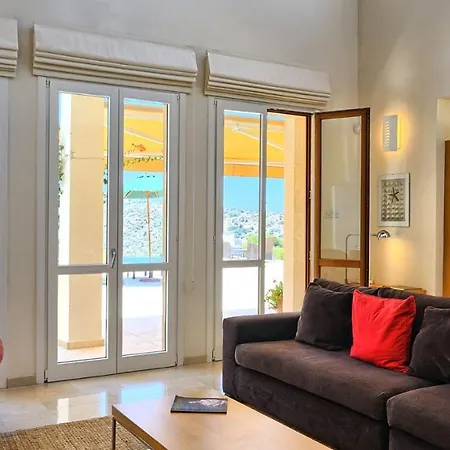Willa 4 Bedroom Andromeda With Private Infinity Pool, Aphrodite Hills *